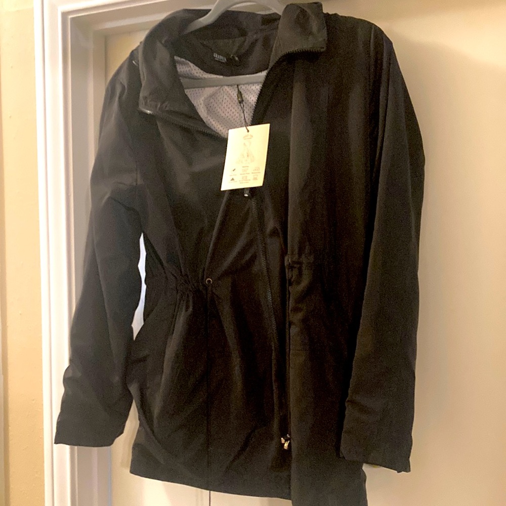 Aranee windbreaker
